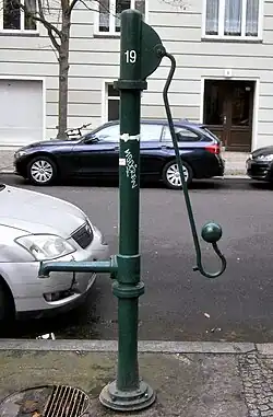 Säule (FSH-L) mit drei ver­schraubten Rohren, kurze Erwei­terung