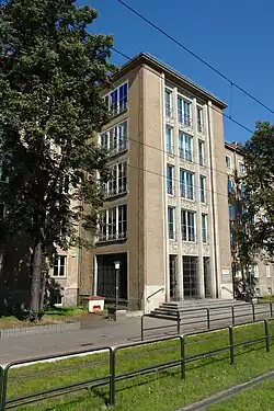 Studentenwerk 2008, Risalit mit Eingang