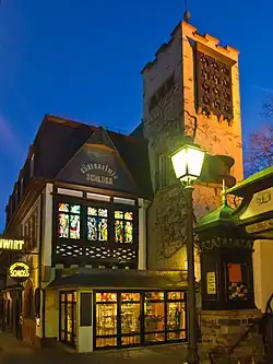 Weingasthaus und Hotel „Breuer's Rüdesheimer Schloss“ in der Drosselgasse