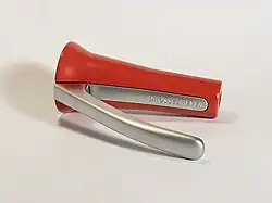 Becherförmiger Nussknacker nach Drosselmeyer mit Hebelmechanismus