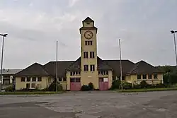 Werkfeuerwehrgebäude mit Uhrturm