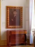 Durchgang zum Innenhof des Museums, Porträt Charles de Graimberg, „Retter des Heidelberger Schlosses“, über einer Biedermeier Schreibkommode