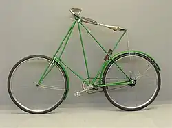 An gespannten Riemen aufgehängter Sattel bei einem Pedersen-Fahrrad