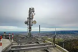Zum Himmel gerichtete EAN-Sektorantenne mit Remote Radio Head