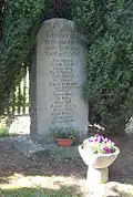 Gedenkstein am Friedhof