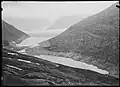 Vorderer (vorne) und hinterer Märjelensee mit dem Gletscher im Hintergrund im Jahr 1909