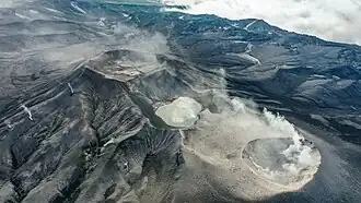 Die drei Gipfelkrater des Ebeko