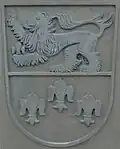 Das Wappen auf einem Brückengeländer