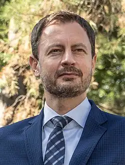 Eduard Heger bei der Eröffnung einer Schule