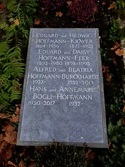 Eduard Hoffmann-Feer (1892–1980) Maschineningenieur, Unternehmer, Mitentwickler neuer Schrifttypen, Gründer der Stiftung Basler Papiermühle. Familiengrab auf dem Wolfgottesacker, Basel