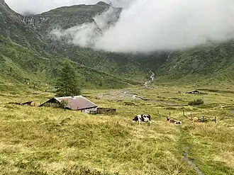 Eggeralm (vorne links) und Veitbaueralm (hinten rechts)