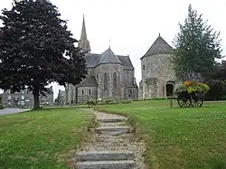 Kirche Saint-Pierre mit Turm von Saint-Eutrope