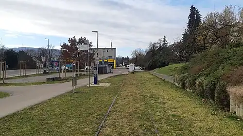 Ehemaliges Bahnhofsgelände mit Supermarkt überbaut