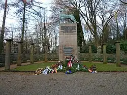 Kriegerdenkmal 51°&nbsp;15′&nbsp;38,5″&nbsp;N, 7°&nbsp;12′&nbsp;24,5″&nbsp;O51.2607077.2067993