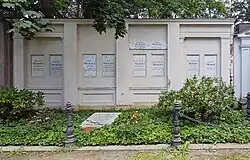 Ehrengrab der Familie Michelet im August 2025