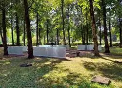 Ehrenhain Friedhof Perlacher Forst