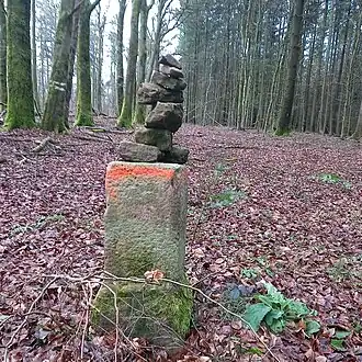 Der Quader auf dem höheren Gipfel