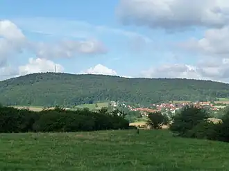 Auf der Schärfe mit Sendemast bei Eichenberg&nbsp;Dorf