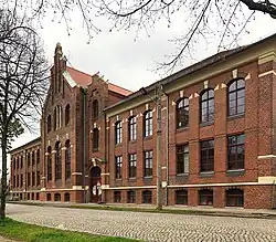 Ansicht des Schulgebäudes von Nordwesten (2022)