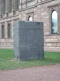 Ein Granitblock (1982) – Kassel