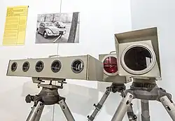 Eine Reihe „Blitzer“: Mit Radargeräten werden Geschwindigkeitsübertretungen registriert, um sie bestrafen zu können.