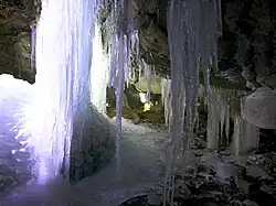 Eisfall von unten/hinten