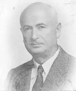 Gesicht von vorn ab Schulterblatt in schwarzweiß