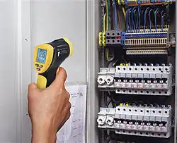 Berührungsloses Messen an unter Spannung stehenden Anlagen