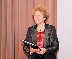 a.o.Univ.Prof.Mag. Eleonore Witoszynskyj mit der Ehrenurkunde