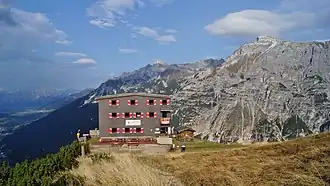 Die Elferhütte von Südosten