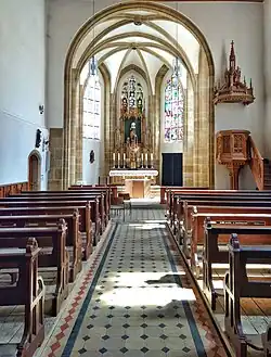 Zwei Fenster hinter dem Hochaltar der Elisabethenkapelle in Bamberg