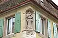 Neue Gasse 24: Nischenfigur Madonna mit Kind