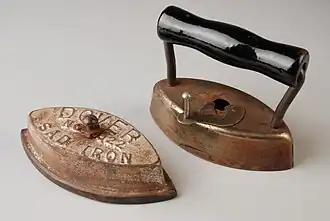 Modell mit Hakenschließe