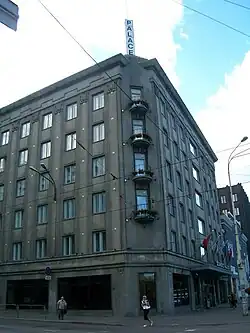 Das 1937 eröffnete Luxushotel „Palace“ (Architekt Elmar Lohk)