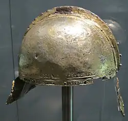 Kammhelm aus Augsburg-Pfersee, Typ Deurne-Berkasovo (Augsburg)