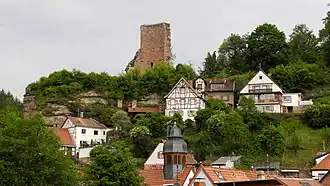 Burg Elmstein und Bebauung von Elmstein am Südfuß