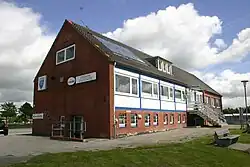 Vereinsheim mit Stadiongaststätte