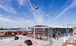 Bahnsteig und Gebäude der Reederei AG Ems