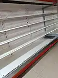 Leere Supermarktregale zur Zeit der Blockade