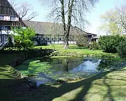 Links Zulauf, rechts Ablauf