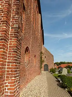 Überhängende Südwand