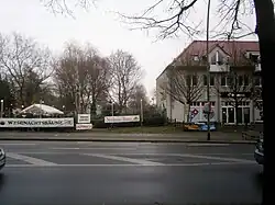 Gegenüber der Südecke