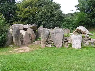 Crec'h Quillé nach der Restauration – der größere Teil der Kammer liegt links