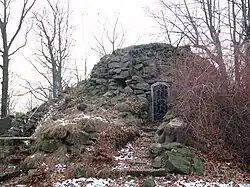Ruine der Eremitage auf dem Gipfel