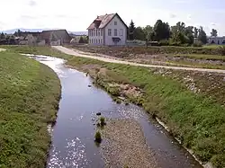 Der Abzweig des Renchflutkanals von der Rench bei Erlach bei normaler Wasserführung und bei Hochwasser im Mai 2013