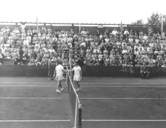 Jack Arkinstall gratuliert Jaroslav Drobný (Erlangen 1955)