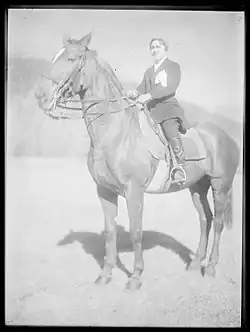 Die Reiterin Rosita Schneider aus Davos, 1931