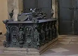 Ernstkapelle mit Sarkophag