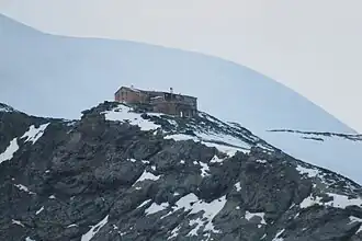 Erzherzog-Johann-Hütte auf der Adlersruhe am Großglockner-Normalweg