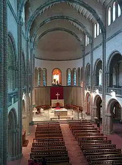 Die neue Kirche des Marienheiligtums von Collell von innen